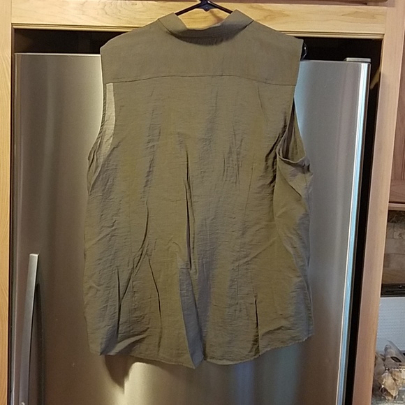 Top - Picture 2 of 2